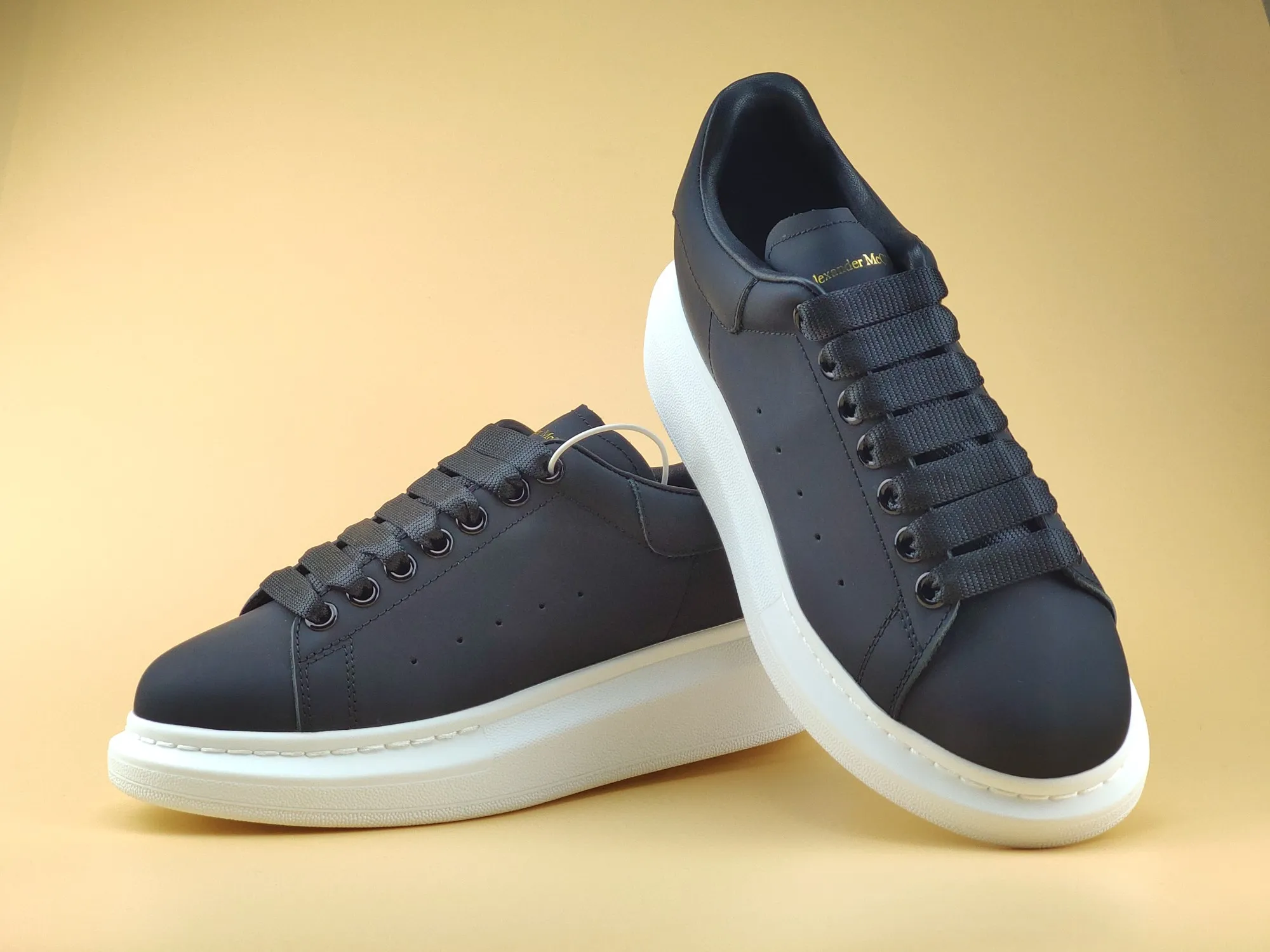 👟👟Ex-factory price 480 👟👟 ALEXANDER MQUEEN (McQueen) 🎉The highest quality silk cowhide version on the market🎊, imported water-dyed sheepskin inside, 1:1 replica at the counter, star style T stage catwalk, a must-have for fashionistas , the original high-temperature and ultra-clear air pressure logo on the foot, absolutely counter-matched version, the arc of the back bag is truly genuine 0⃣ difference, using an exclusive privately molded double-layer vacuum outsole, which is light on the foot and has excellent rebound! Running🏃✈The first choice item for outdoor sports💅💅Trend and fashion coexist📣Female style: 35-39, male style: 39-44 with original packaging